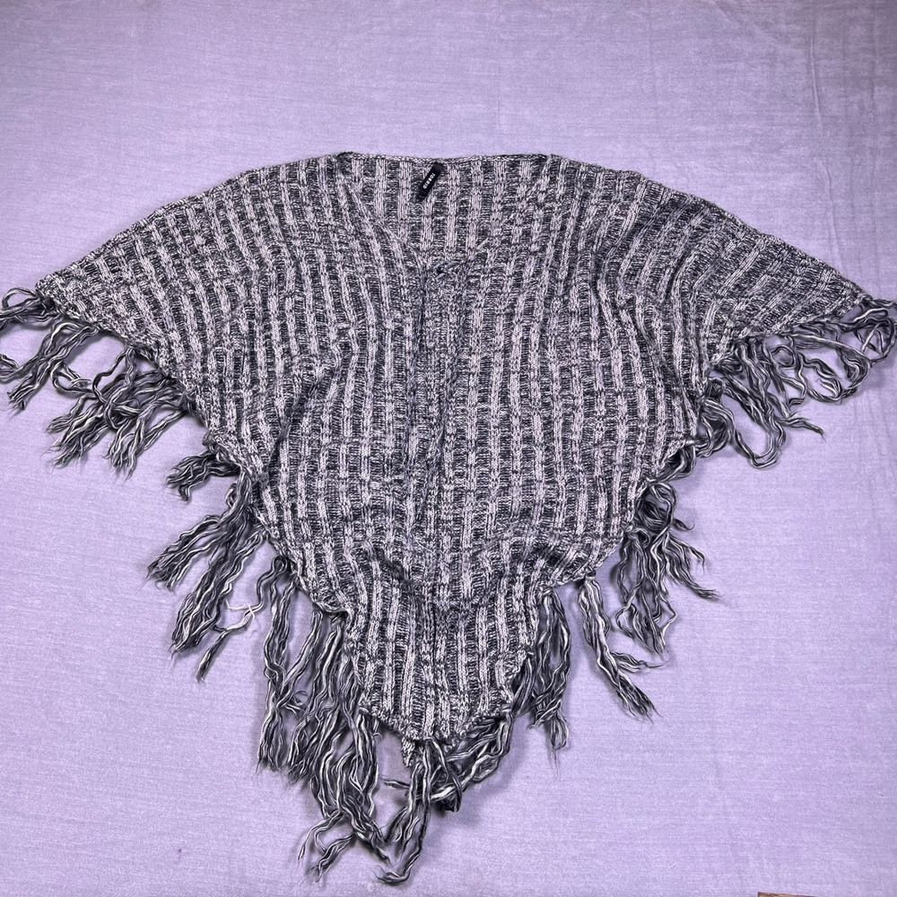Torrid Marled Knit Fringe Trim Poncho Cape Wrap Wmns OS Black White Grey Acrylic